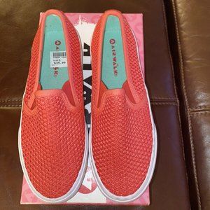 GIRLS AIRWALK SLIP-ON WALKING SHOE/SNEAKER - CORAL SIZE 5